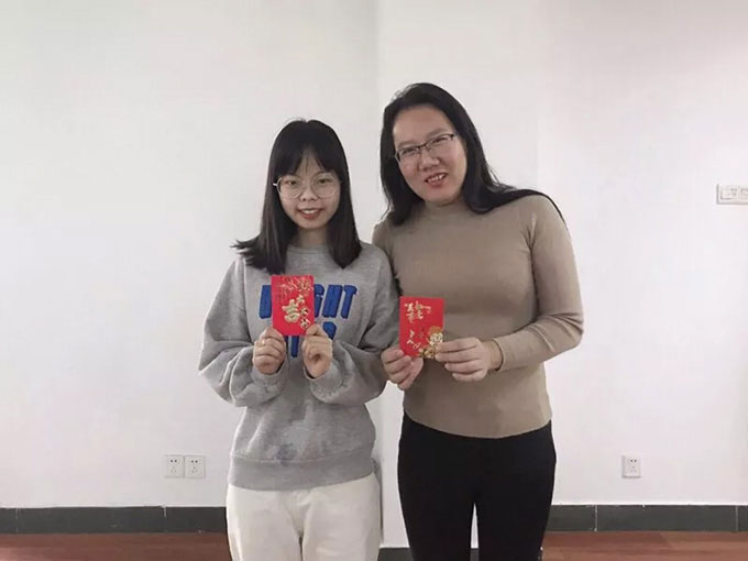 易網(wǎng)科技開(kāi)展深圳東部華僑城2日?qǐng)F(tuán)體游-頒獎(jiǎng)小儀式